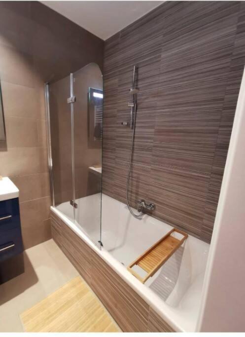 One Bedroom With Terrace And Parking Apartment *